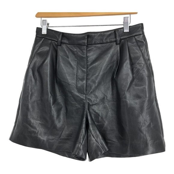 Aritzia Wilfred Black Effortless High-waisted, pleated faux leather shorts 4 - Picture 2 of 16